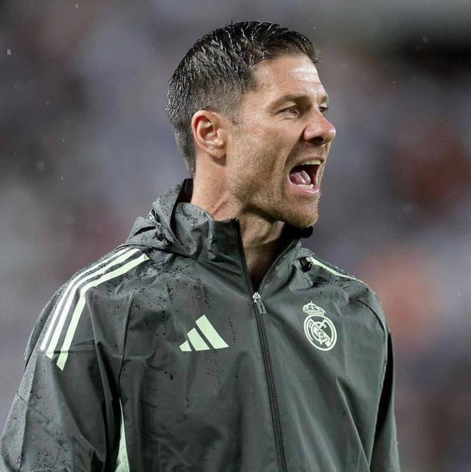 阿隆索压力来了！0-2惨败，两伤，三红牌！皇马落后巴萨4分