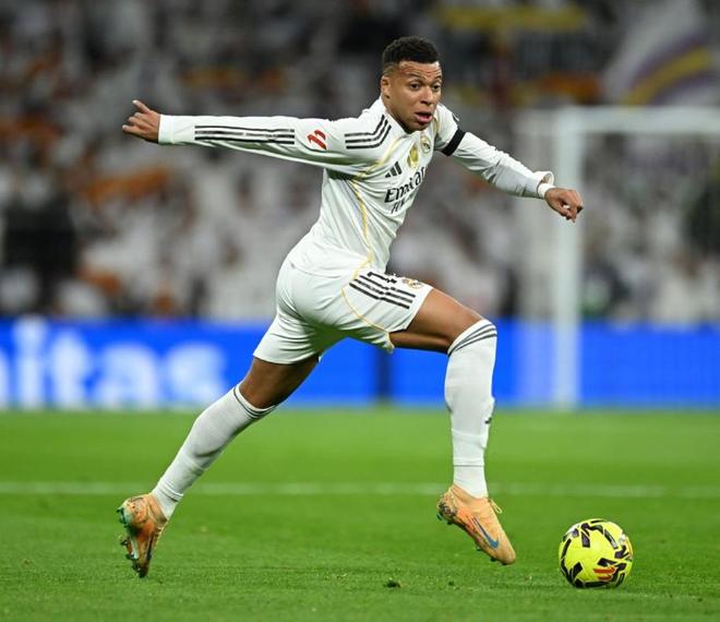 皇马主场3红牌，0-2不敌塞尔塔11连胜终结，阿隆索造19年耻辱纪录