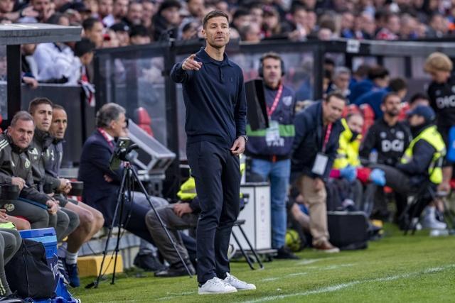 西甲爆大冷！9人皇马0-2竟不敌保级队！阿隆索怒批：裁判故意针对