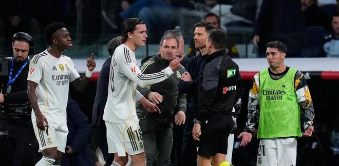 世体：因对裁判言辞不当，卡雷拉斯面临停赛两场的处罚