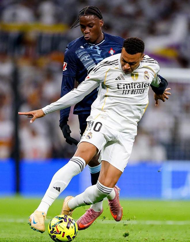 足坛一夜动态：那不勒斯8连斩尤文登顶，皇马单场3红牌造耻辱纪录