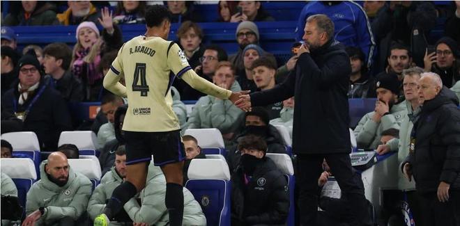 科贝记者：巴萨在帮受焦虑症困扰的阿劳霍，不知道他合适回归