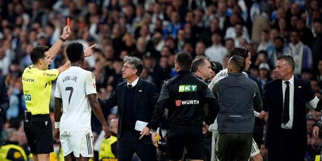 皇马0-2负塞尔塔，赛后风波延烧至更衣室通道，多人被点名