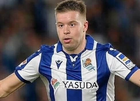 攻击方式似曾相识,皇社球迷骂屡次出格的苏契奇有唐氏综合征 攻击方式似曾相识,皇社球迷骂屡次出格的苏契奇有唐氏综合征