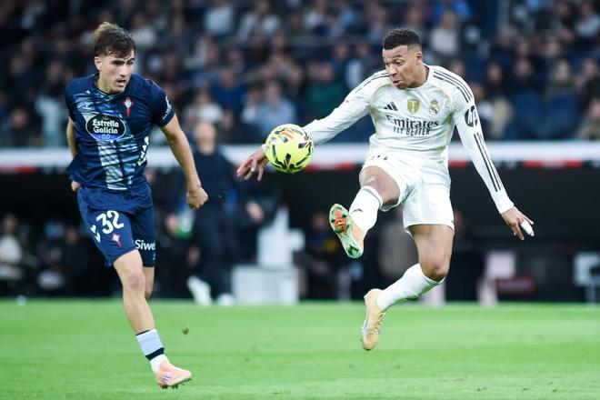 尴尬！皇马4轮不胜丢掉榜首，阿隆索帅位难保，姆巴佩彻底懵圈