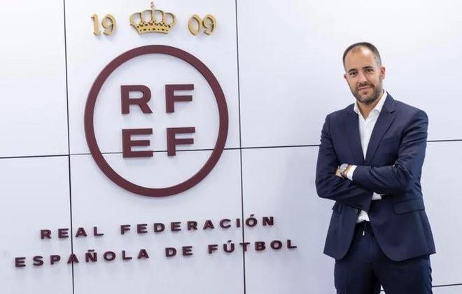 西裁委会主席:对金特罗的吹罚很满意,他能再执法皇马的比赛 西裁委会主席:对金特罗的吹罚很满意,他能再执法皇马的比赛