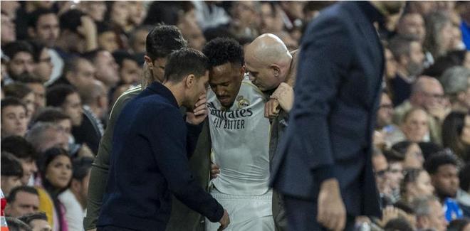 世体：皇马高层关注球队伤病问题，将其归咎于体能教练