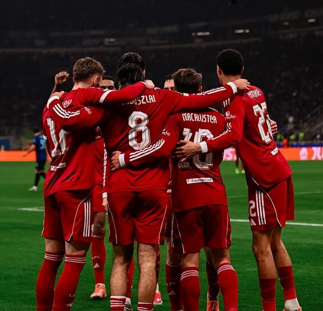 足坛悲喜夜！国米遇争议点球绝杀，拜仁巴萨皆逆转，切尔西又翻车