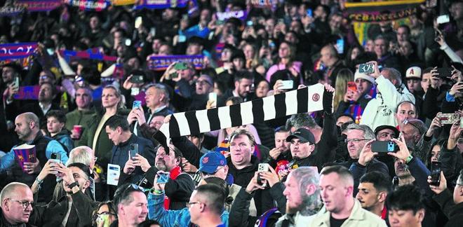 世体:对阵法鹰巴萨共有502人转卖门票,包括11名季票持有者 世体:对阵法鹰巴萨共有502人转卖门票,包括11名季票持有者