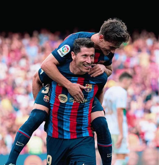 巴萨新9号规划有“三条路”:续约莱万扶正托雷斯,购买22岁中锋 巴萨新9号规划有“三条路”:续约莱万扶正托雷斯,购买22岁中锋