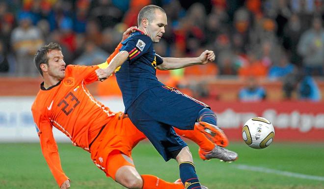 伊涅斯塔：佩德里有很大进步空间；世界杯绝杀瞬间仿佛在昨天