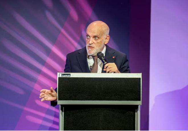 特瓦斯：如果维尼修斯没那么出色，他就不会遭受如此多的攻击