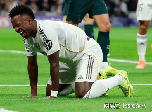 身价1.5亿,15场进球荒,怼球迷,战主帅,他要走,还拦啥子呦 身价1.5亿,15场进球荒,怼球迷,战主帅,他要走,还拦啥子呦