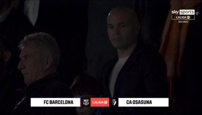 传奇名宿坐镇，伊涅斯塔现场观看巴萨对阵奥萨苏纳
