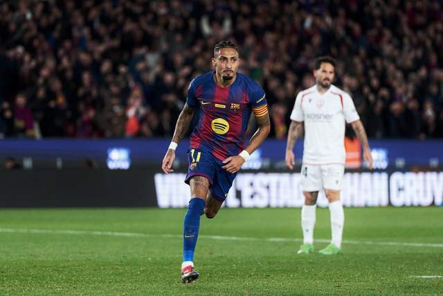 2-0！亚马尔低迷，拉菲尼亚闪耀诺坎普，巴萨7连胜，甩开皇马7分