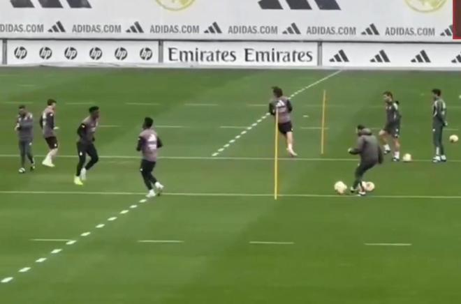 记者:姆巴佩、吕迪格、巴尔韦德等5人没有参加今日的训练 记者:姆巴佩、吕迪格、巴尔韦德等5人没有参加今日的训练