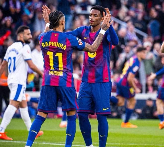 巴萨全场球迷高声嘲讽：阿隆索，你就留在皇马吧！