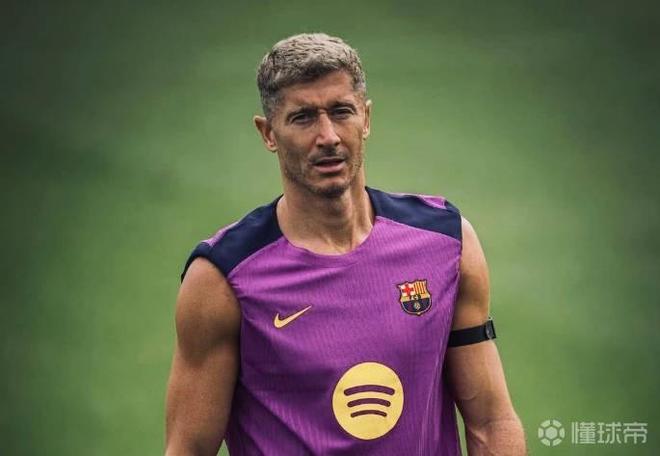 每体：拉波尔塔和莱万经纪人会谈，球员想续一年但巴萨不着急