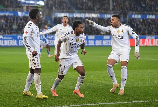 2:1！姆巴佩追平C罗纪录 小罗总连场破门救主 阿隆索暂缓下课危机