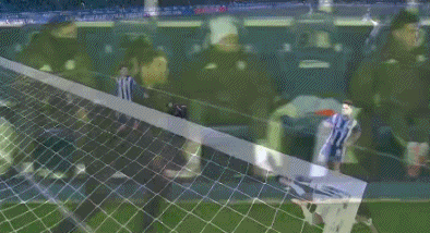 44岁阿隆索挥拳怒吼 终结2连败+暂逃下课厄运 仍遭怒批：场面丑陋