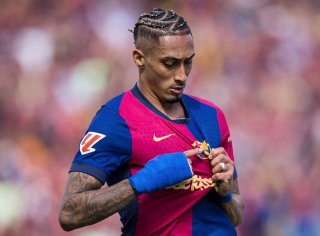 巨大争议！巴萨队长无缘最佳11人：38球24助+3冠 妻子炮轰