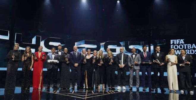 2025FIFA颁奖：登贝莱封神，巴黎巴萨成大赢家，这些细节藏不住了