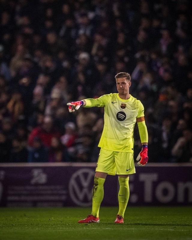 每体：在国王杯首发也出乎特狮的意料，但他仍不在巴萨计划中