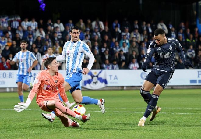 姆巴佩独造3球，年度65球比肩三大传奇，皇马3-2险胜鱼腩晋级16强