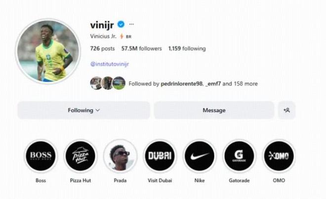 维尼修斯换掉了身穿皇马球衣的头像，改成了国家队的照片