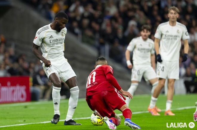 2-0！神锋年度59球平C罗纪录 13.8亿豪门一周三赛全胜 距榜首1分