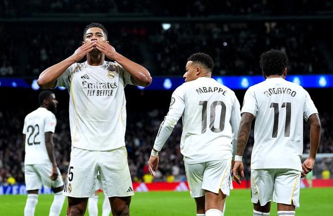 皇马2-0十人塞维利亚！距巴萨1分 姆巴佩点射+年度59球平C罗纪录