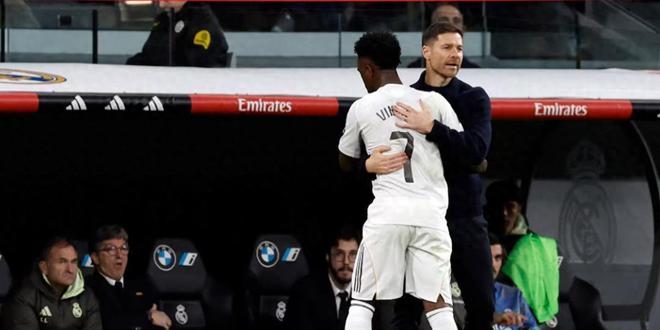 胜利中的危机：皇马2-0赢球却遭嘘声围攻，阿隆索帅位悬于超级杯