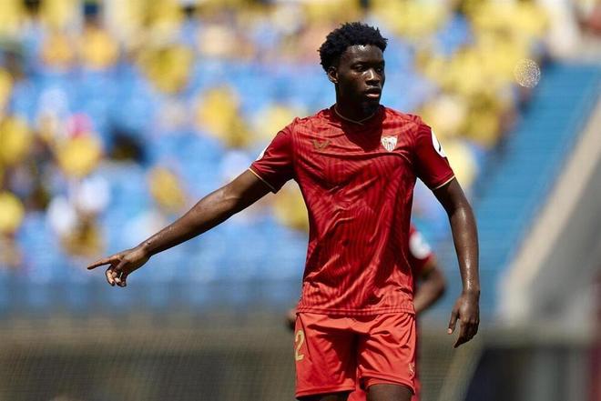 塞维利亚中场阿戈梅：每次踢这种比赛判罚都不正常，真想骂人