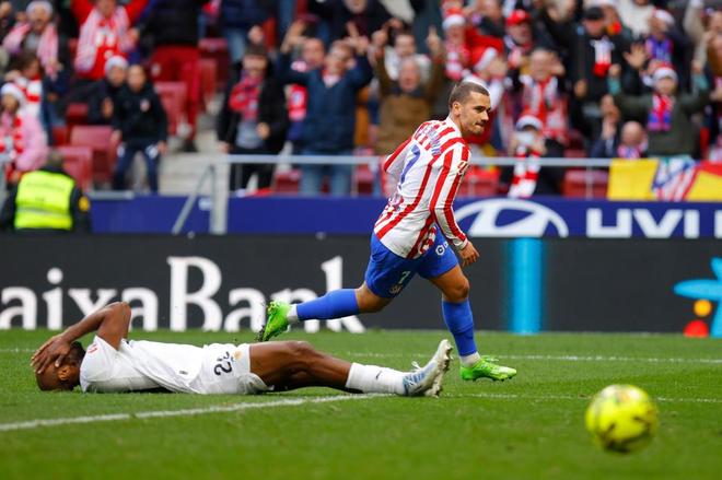 格列兹曼压哨破门！3场连入4球，破386天客场球荒，西蒙尼狂喜