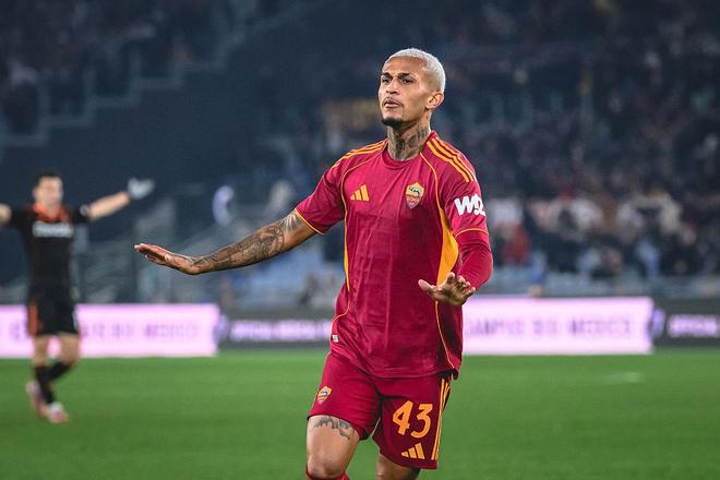 英媒：皇马和巴萨都在关注罗马的右后卫韦斯利-利马