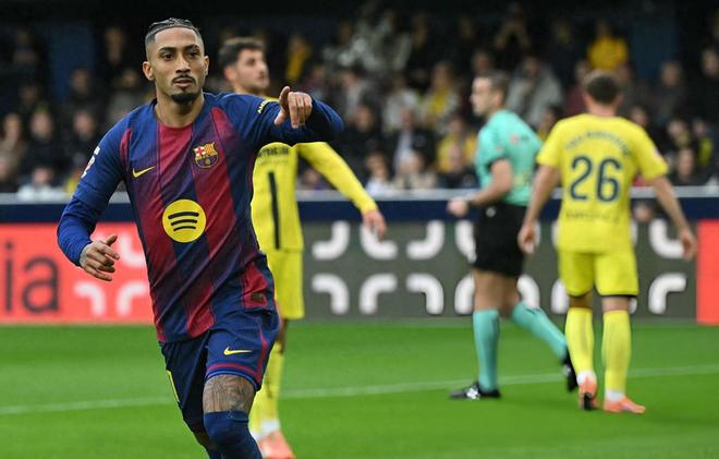 西甲豪门七连胜，2-0！甩开皇马4分，稳住联赛头名，18岁超星进球