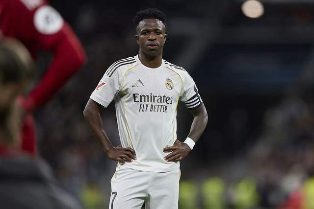 震惊！8成球迷力挺卖维尼休斯，连阿隆索都不愿发声！