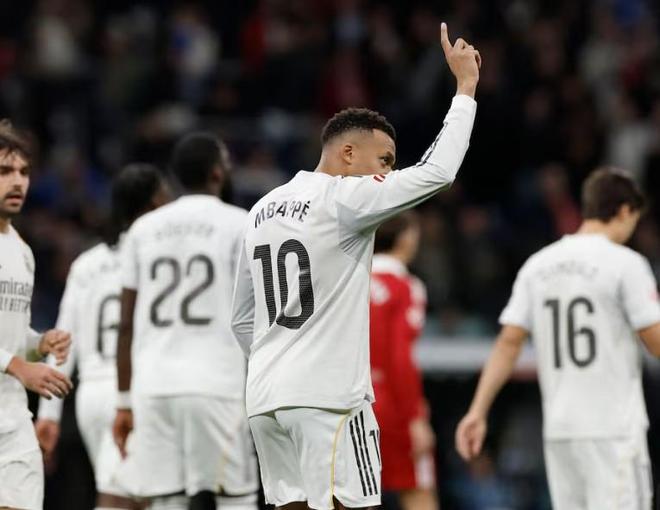 阿斯：众志成城，皇马希望复刻巴萨上赛季联赛翻盘夺冠的轨迹