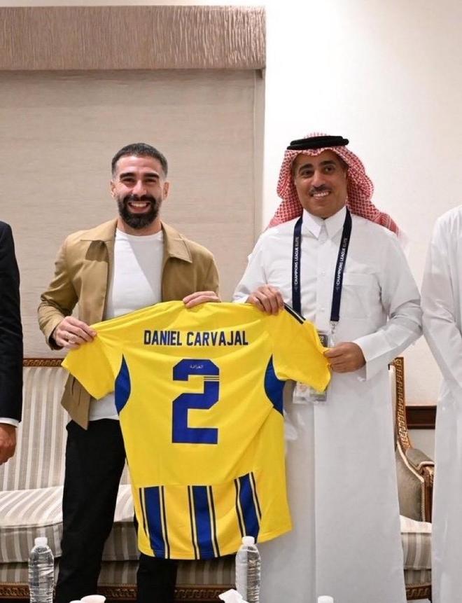 记者：卡瓦哈尔目前更可能离队，他想去卡塔尔踢球