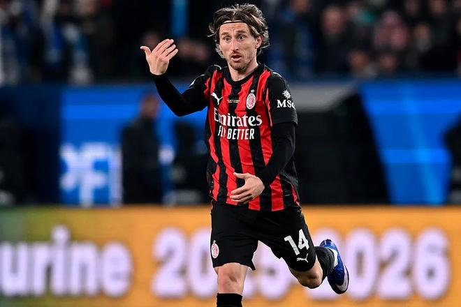 西媒：莫德里奇曾提出降薪留队方案，并愿意终老皇马