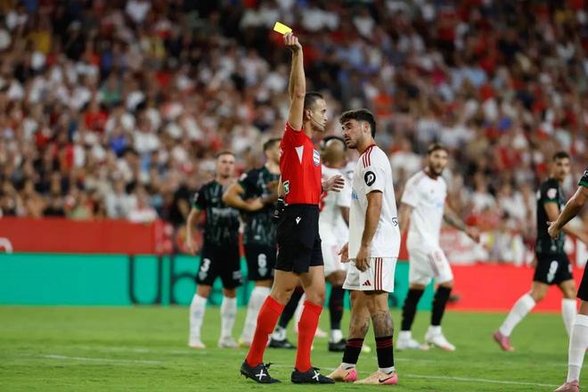 半程联赛已领54张黄牌，减少得牌数已成为塞维利亚的重点目标