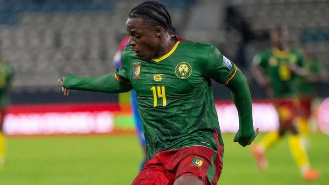 每体:埃永是巴萨明夏的目标之一,1500万欧就能签下他 每体:埃永是巴萨明夏的目标之一,1500万欧就能签下他