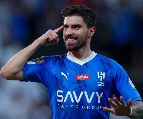 罗马诺：曼联已与鲁本·内维斯的经纪人进行谈判；马卡报记者：巴萨正努力永久签下拉什福德