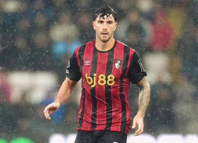 罗马诺：尤文、巴萨等俱乐部在关注伯恩茅斯后卫塞内西