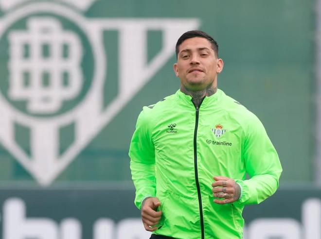 阿斯：西甲冬窗预计引援37人，皇马、黄潜与毕巴无引援计划