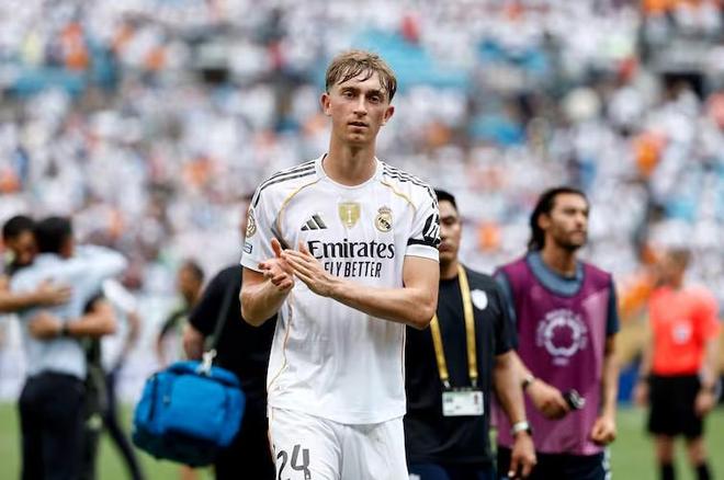 皇马名宿桑奇斯：赫伊森虽然还有不足之处，终将成为传奇后卫