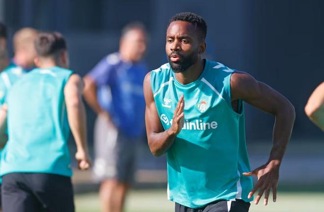 阿斯：巴坎布速度虽快却难获重用，贝蒂斯计划冬窗将其出售