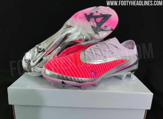 世体：巴萨女足普特利亚斯将推出签名战靴，定于在2026年发布