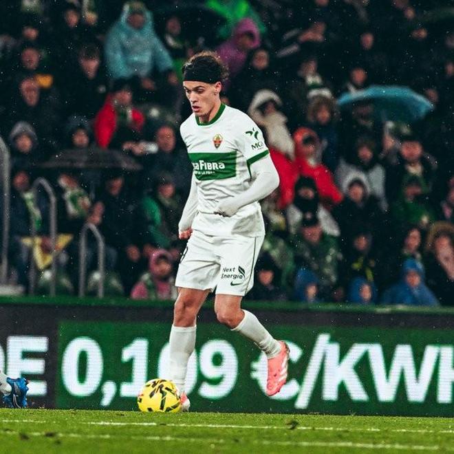 官方：庆祝时受伤的巴萨外租小将埃克托-福特接受了左肩手术