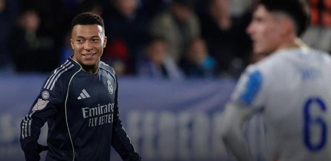 每体：姆巴佩为了冲C罗纪录带伤出战导致受伤，他执念太深了